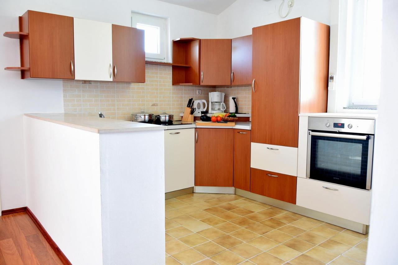 Apartments Muntidor Palit Exterior photo
